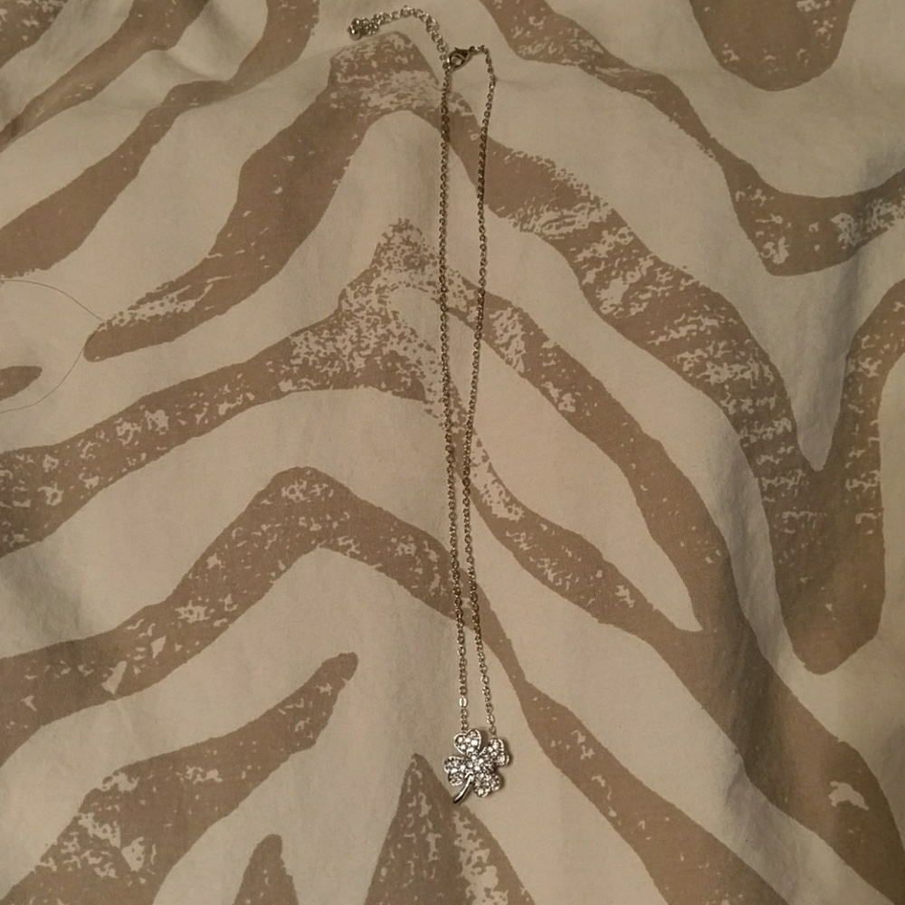 Silver 4 leaf clover necklace - Picture 4 of 7
